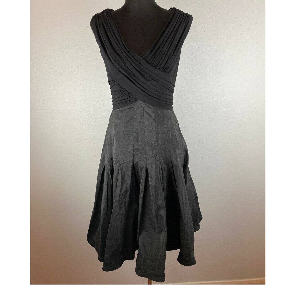 Tadashi Collection Fit Flare Cocktail Dress 8‎ M Black Sleeveless Ruched V-Neck